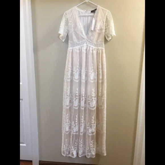 S2.Aakaa Fill Your Heart Lace Maxi Dress - www.jkreigsman.com